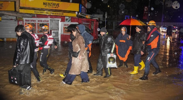 Şiddetli yağış ve fırtına uyarısı: İstanbul'da iki kişi öldü
