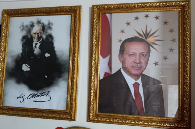 CUMHURBAŞKANIMIZIN RESMİ NEDEN YOK?
