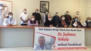 Mersin Tabip Odası Başkanı Mehmet Antmen yönetimi ile haykırdı