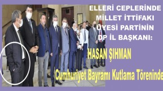 DEMOKRAT PARTİ İL BAŞKANI ELLERİ CEPLERİNDE CUMHURİYET BAYRAMI KUTLAMA TÖRENİNDE