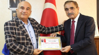 ÇETKODER GENEL BAŞKANI GÖKTAŞ’TAN MESOB BAŞKANI’NA TAKDİR VE ONUR BELGESİ