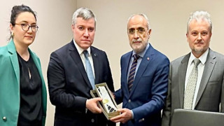 Yalçın Topçu, Ukrayna'nın Ankara Maslahatgüzarı Oleksii Chernyshev ve Müsteşar Denys Zolotarov ile bir araya geldi