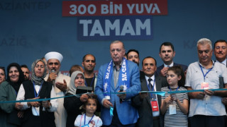 Erdoğan: “Bugün itibarıyla deprem bölgesindeki her 3 hak sahibi vatandaşımızdan 2’sini yeni yuvasına kavuşturmuş oluyoruz”