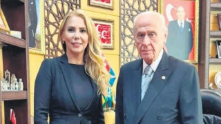 GAZETECİ TUBA KALÇIK DEVLET BAHÇELİ İLE HARİKA BİR ROPÖRTAJ YAPMIŞ