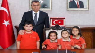VALİ BABALARI MAKAMINI ÇOCUKLARA DEVRETTİ