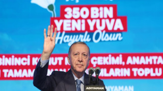 ERDOĞAN: “11 ilimizde yapımını tamamladığımız 350 bininci yuvamızın anahtarlarını teslim etmenin gururunu yaşıyoruz”