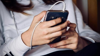 Fransa'da 15 yaş altına sosyal medya yasağına meclis onayı