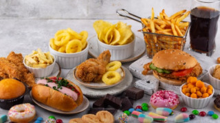 İngiltere'de 'obezite' sorunu: 'Sağlıksız yiyecek reklamları yasaklandı'