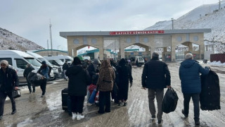 İran kapıları kapattı: Dünya medyası gelişmeleri Van sınırından takip ediyor