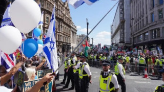Londra'da iki ayrı protesto için binlerce polis görevlendirildi