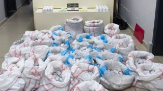 Hastane otoparkındaki araçta 256 binden fazla sentetik ecza hap ele geçirildi: 4 gözaltı