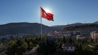 GAZETECİ YAZAR MUSTAFA GÖKTAŞ YAZDI: Bir Bayrağın Gölgesinde, 9 Eylül ve Bize Bırakılan Emanettir.